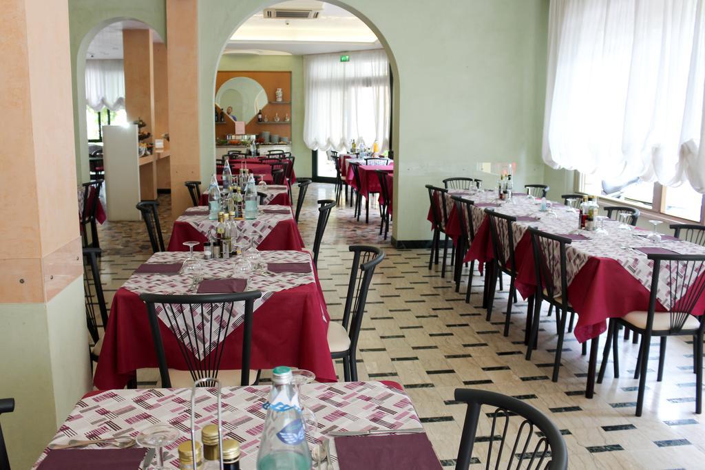 Hotel Buda Bellaria-Igea Marina Exterior photo