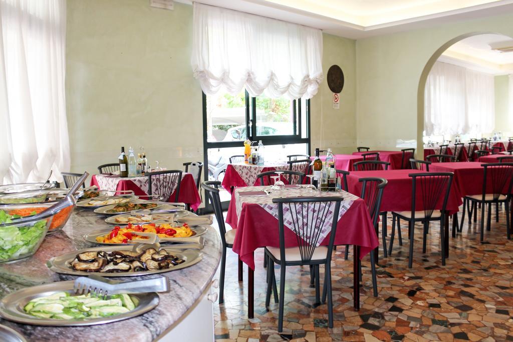 Hotel Buda Bellaria-Igea Marina Exterior photo