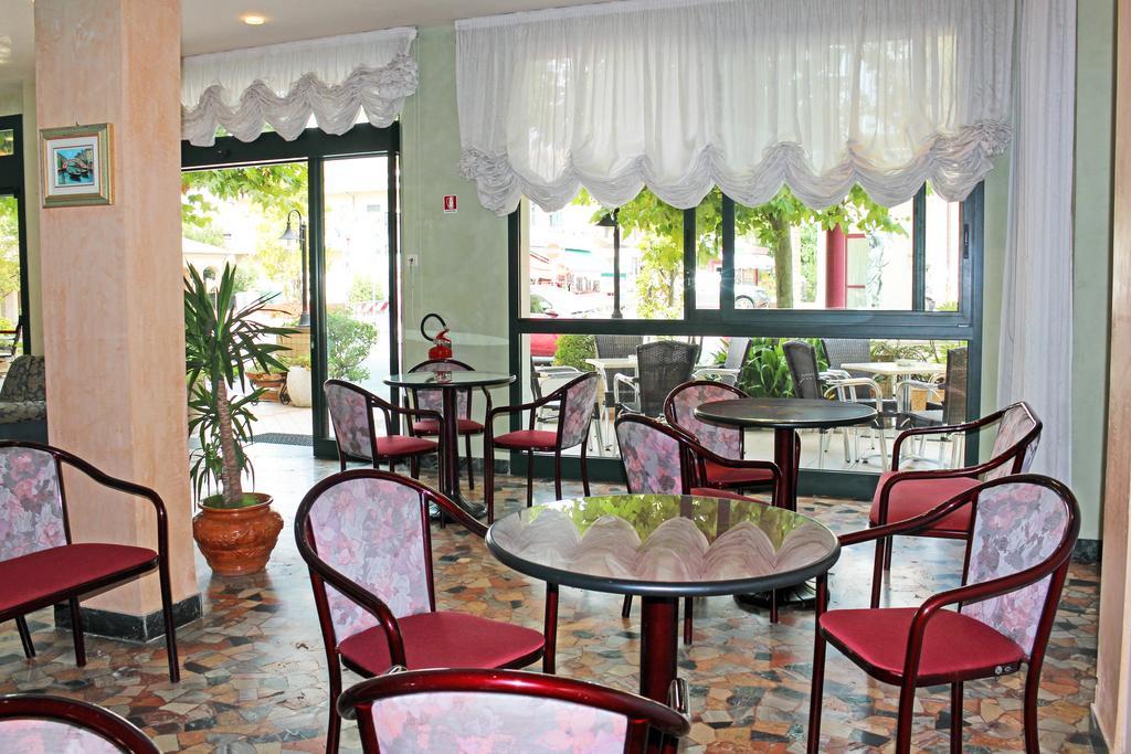 Hotel Buda Bellaria-Igea Marina Exterior photo