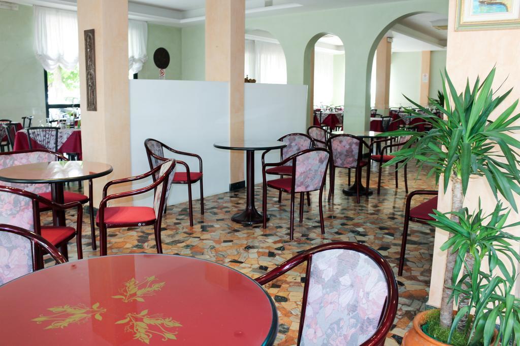 Hotel Buda Bellaria-Igea Marina Exterior photo